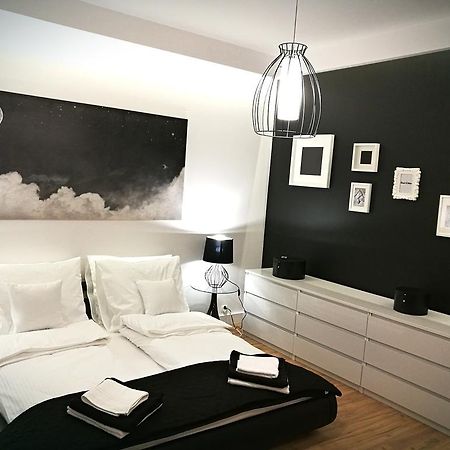 Black&White Apartment- Wierzbowa 5 Poznań Extérieur photo