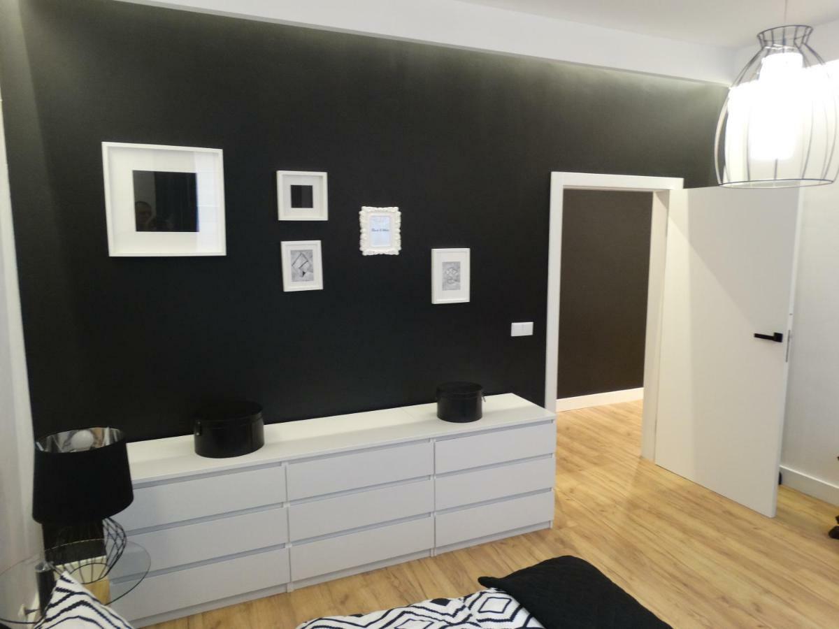 Black&White Apartment- Wierzbowa 5 Poznań Extérieur photo