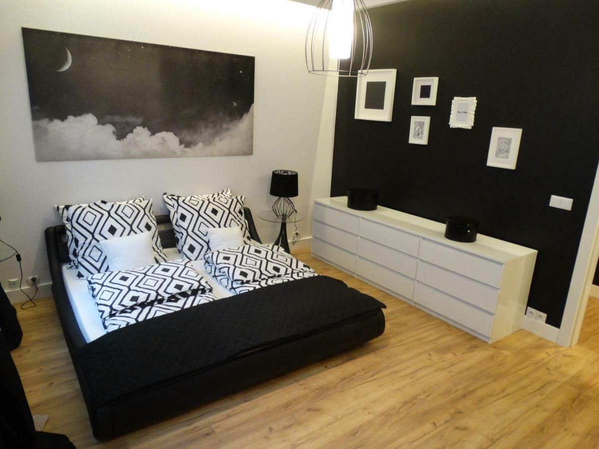 Black&White Apartment- Wierzbowa 5 Poznań Extérieur photo